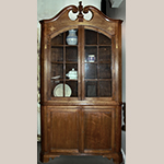 Fig. 67: Corner cupboard, 1800–1825, attributed to Greene Co, TN. Walnut with lightwood and darkwood inlay; HOA: 93-1/4”, WOA: 44”. Collection of the East Tennessee Historical Society, Acc. 2008.28.1, Knoxville, TN; Photographs courtesy of Middle Tennessee State University Center for Historic Preservation, Murfreesboro, TN.