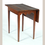 Fig. 27: Bedroom table (or single-leaf table), 1800–1825, discovered in South Carolina. Cherry; HOA 29”, WOA 32”, DOA 20” (closed). Private collection, photograph courtesy Garth’s Auctions Inc., Delaware, Ohio.