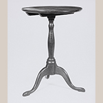 Fig. 8: Candlestand, 1800–1825, Rockbridge Co., VA. Walnut; HOA: 27-5/8”, WOA: 21-1/8”, DOA: 19-7/8”. Private collection; MESDA Object Database file S-9463.