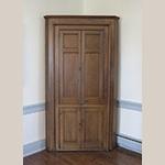 Fig. 21: Corner cupboard, 1780–1800, Frederick Co., VA. Walnut with yellow pine; HOA: 89”, WOA: 48-1/2”, DOA: 21-1/2”. Collection of the Winchester-Frederick County Historical Society, Acc. 2016.001.001, Winchester, VA. Photograph by the author.
